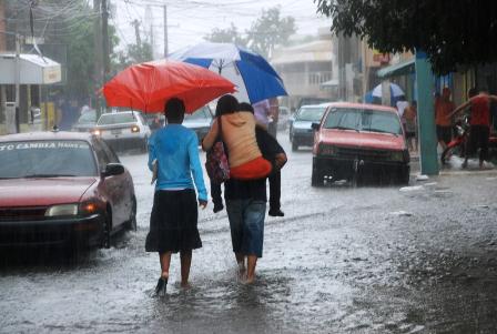 Onamet dice siguen vigentes avisos y alertas meteorológicas por vaguada