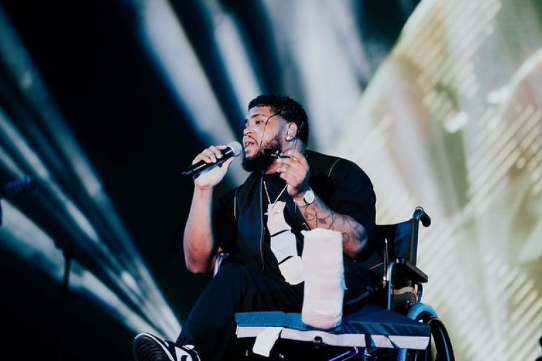 Chris Lebrón se presentó en silla de ruedas en el concierto de Arcángel