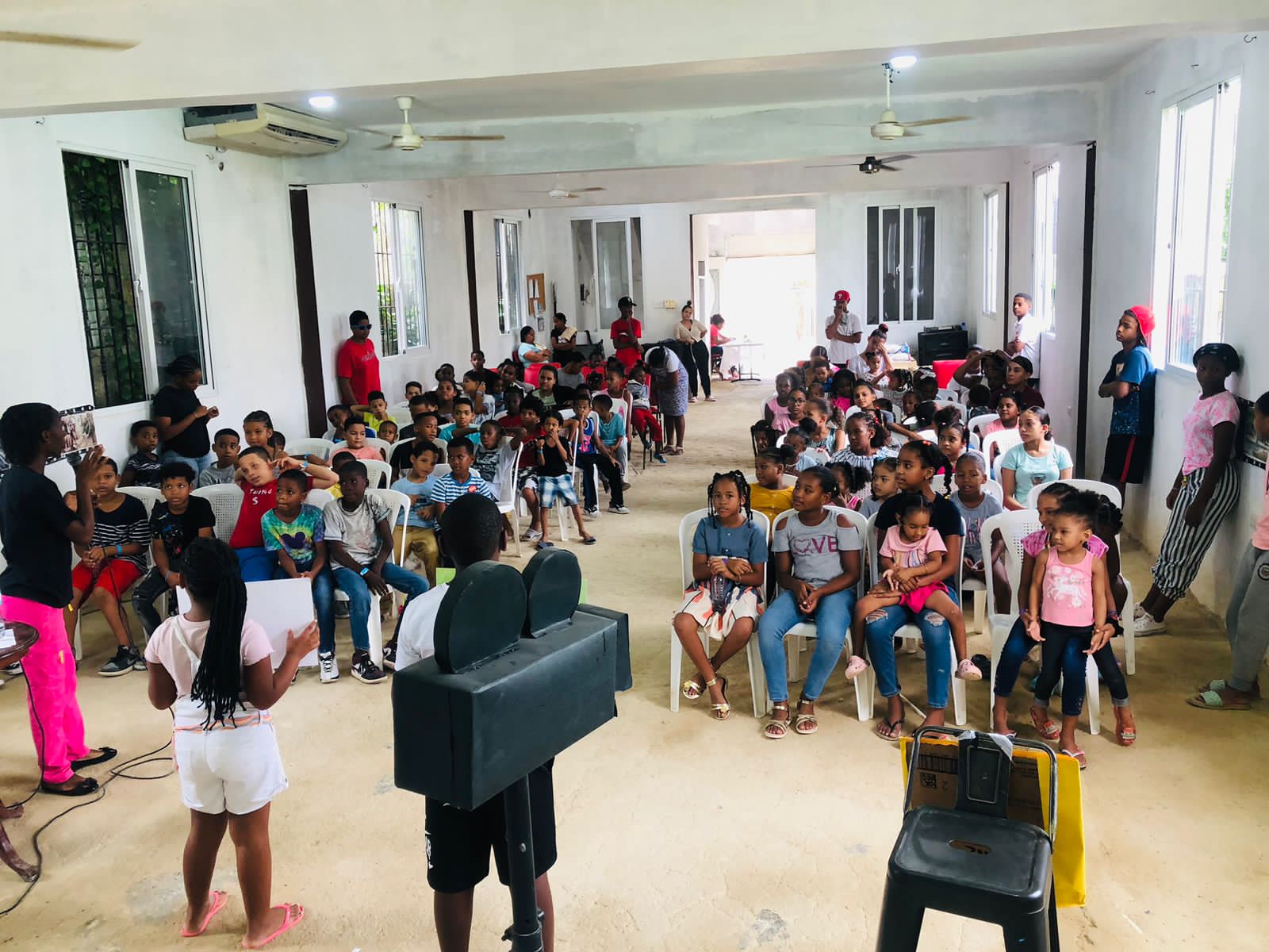 Decenas de niños se benefician campamento Bíblico de Verano: Luces Cámara y Acción