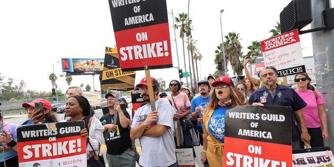 Finaliza  la huelga de guionistas de Hollywood tras alcanzar un acuerdo con los estudios