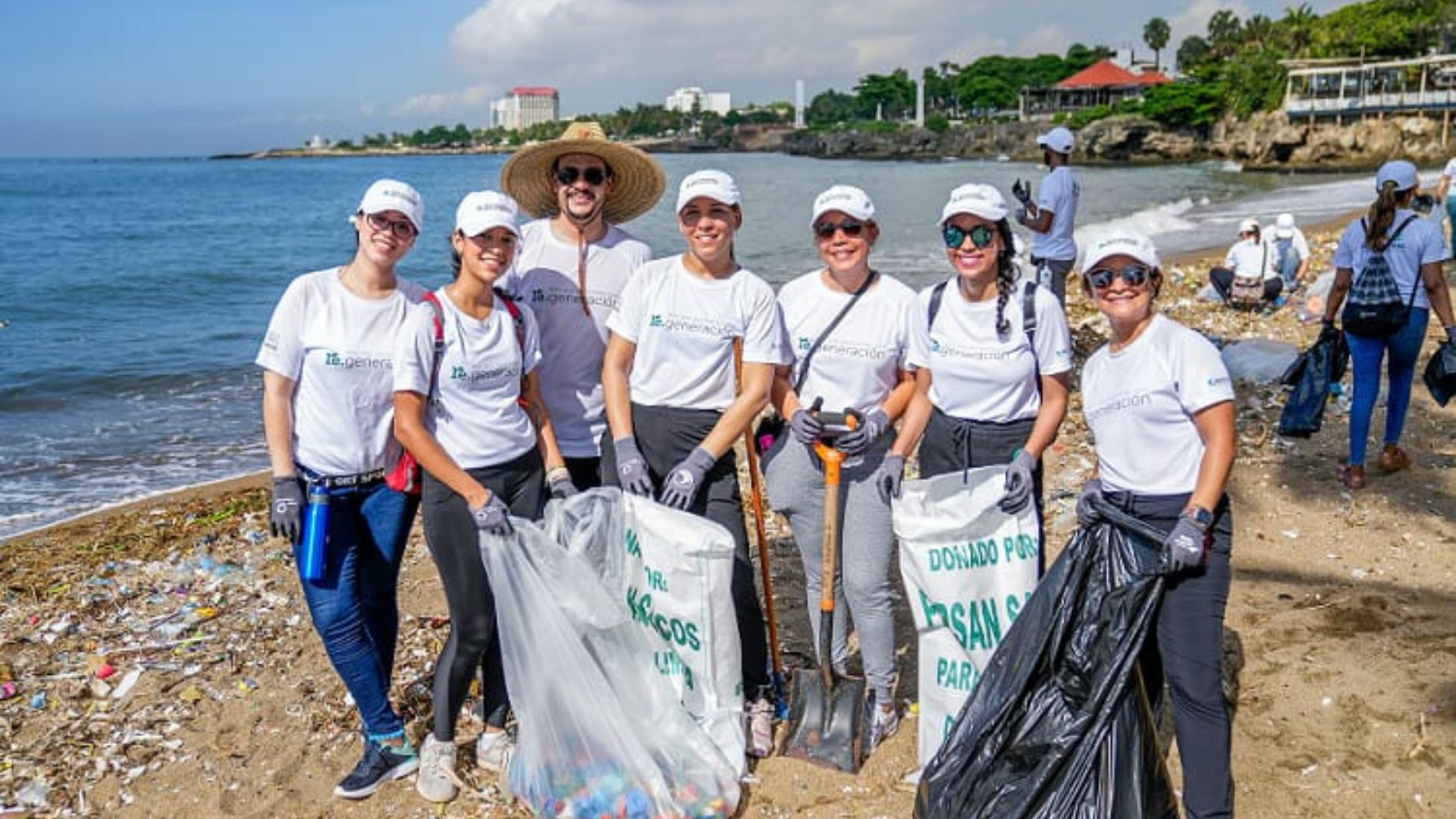 Nestlé® Dominicana logra colectar 4,549 libras de residuos en su jornada de limpieza en Playa Montesinos