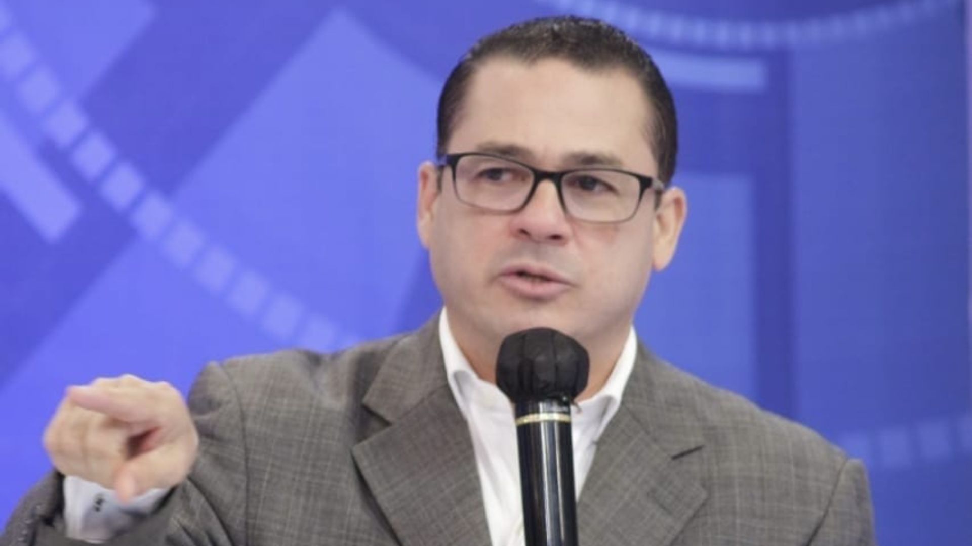 Graymer Méndez solicita al presidente Abinader determinar procedencia de los mil millones que se apuestan para su reelección